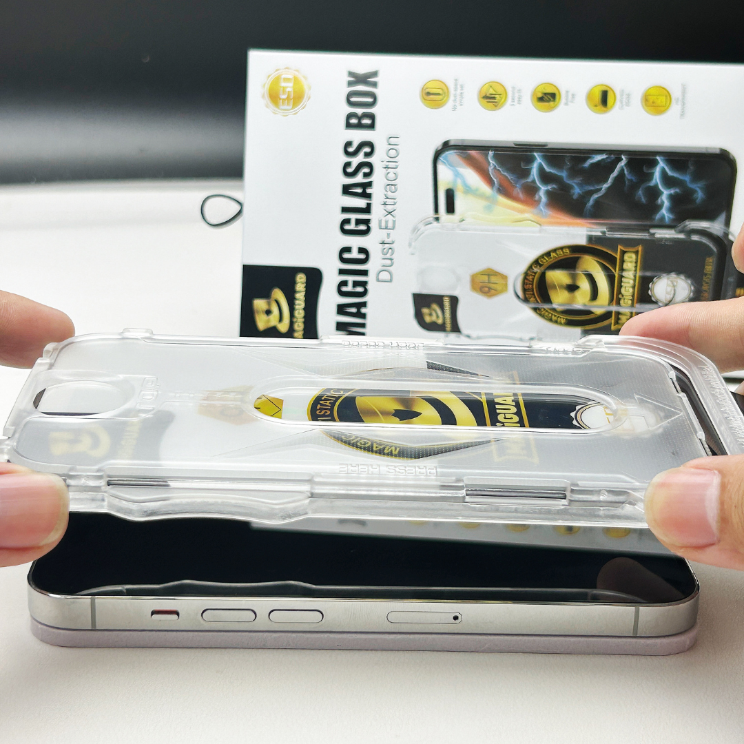 Folie iPhone cu Carcasă Montaj — MagiGuard
